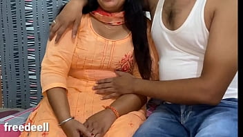 बहन की सखी को बिस्तर पर लेटाकर चोदा
