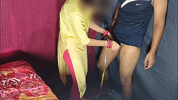 शर्मीली देसी लड़की का गांव वाले पड़ोसी के साथ ज़ोरदार हिंदी सेक्स वीडियो