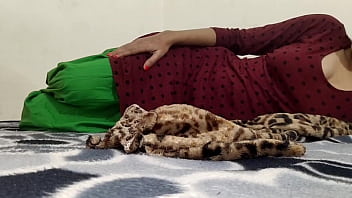 पड़ोसी आशिक ने सारा भाभी को जमकर चोदा, असली हिंदी बातचीत में देसी सेक्सी लड़की मजे ले रही है पड़ोसी के साथ