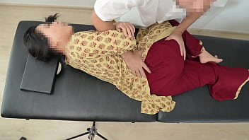 भारतीय देसी लड़की का गर्म मसाज