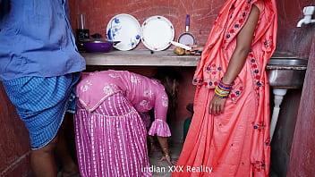 भारतीय सौतेले परिवार की रसोई में गर्म मुलाकात