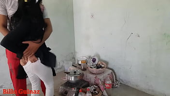 रसीली बहन के साथ रसोई में मजेदार सेक्स, हिंदी में गंदी बातें और जोरदार आवाज़