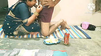 भारतीय देसी भाभी अपने दोस्त के साथ जंगली सेक्स करती हुई