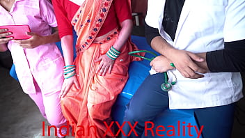 भारतीय डॉक्टर और उसकी सौतेली माँ का गर्मजोशी भरा अंतरंग संबंध
