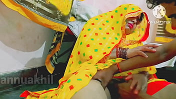गांव की देसी कामवाली बाई की जबरदस्ती चुदाई हुई साफ हिंदी आवाज में