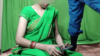 भाभी को साड़ी में अकेला देखकर देवर का खड़ा लंड चूत में घुस गया