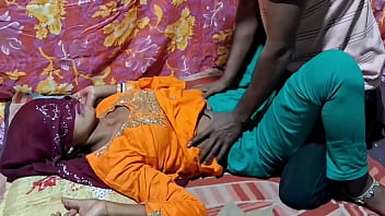 मालिक ने नौकरानी को अकेले कमरे में चोदकर उसकी चूत फाड़ दी, हिंदी वेब सीरीज के बेहतरीन सेक्स सीन्स वाले देसी वीडियो