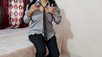 मासूम स्कूली लड़की ने अच्छे नंबरों के लिए प्रिंसिपल सर के घर जाकर उनकी चुदाई करवाई