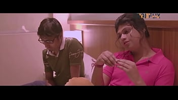 गर्म और खूबसूरत भारतीय प्रेमिका अपने बॉयफ्रेंड के साथ जंगली सेक्स करती है – एक बेहद गर्म भारतीय फिल्म