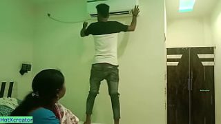 गर्म भाभी का अश्लील सेक्स एसी मैकेनिक के साथ! भारतीय बेवफा पत्नी का जबरदस्त अंतरंग मजा