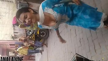 मस्त भारतीय बेबी के सेक्सी बूब्स पर उसकी मजबूती देखकर मेरा पानी निकल गया