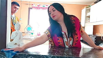 रसोई में गरमा-गरम मज़ा: सौतेली माँ और उसका सौतेला बेटा