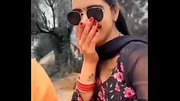 देसी भाभी के दूधिया उभार ऊपर नीचे हिल रहे हैं