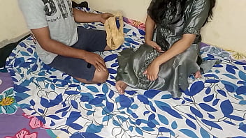 गर्म कपड़े बदलते हुए सौतेली बहन को देखकर जबरदस्त चुदाई हिंदी ऑडियो