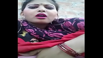 गांव की भाभी की चूत में उंगली डालकर चोदना