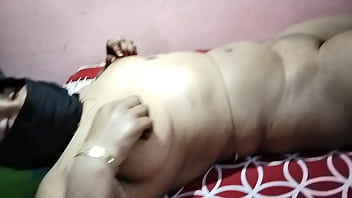 रात में गर्म भारतीय सौतेली बहन का चुदाई का मजा