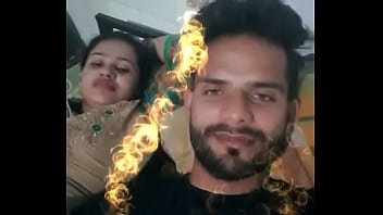 गर्म देशी लड़की का कमरे में जोरदार चुदाई का मजा