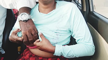 तेलुगु गंदी बातें करते हुए देसी कार में जंगली सेक्स