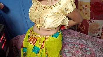 भारतीय नवविवाहिता की डोगी स्टाइल में दर्दनाक चुदाई
