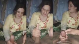 कराची की गर्म माँ ने अपने सौतेले बेटे को पाकिस्तानी सेक्स में हाथ से सुख दिया