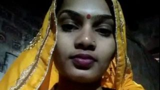 गांव की देसी भाभी का कारेली में नंगा मैसेज