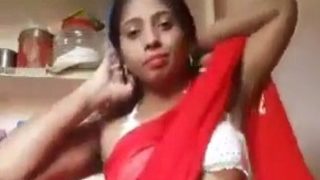तमिल आंटी का गंदा एमएमएस – साड़ी उतारने का पूरा सेक्सी वीडियो