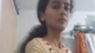 दुबली देसी लड़की का एकांत नहाने का गर्म वीडियो