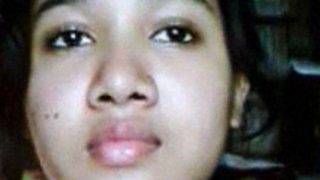 रोमांचित योनी वाली लड़की अपने प्यारे पुसी को उंगलियों से चोदती हुई वीडियो