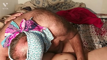 गर्म देशी सौतेली माँ और ससुर का नंगा साथ