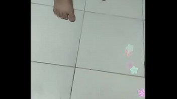 गर्म देसी बाथरूम में अश्लील मज़ा