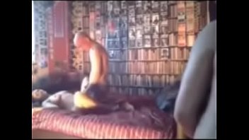 भारतीय जोड़ा वेबकैम पर गर्म मौज मस्ती