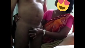 देसी आंटी के हाथों से मजबूत लंड का मलाईदार स्खलन