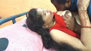 उत्तेजित पति अपनी बड़े बूब्स वाली रसीली पत्नी को जानवर की तरह चोदता है