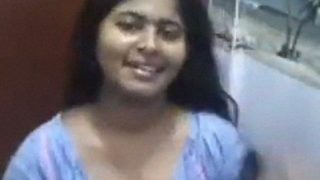 गर्म देसी भाभी बाथरूम में नंगी होकर उतार रही है रात की चुदाई की पोशाक