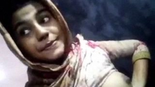 बांग्लादेशी कॉलेज लड़की की बिना ब्रा की सेल्फी