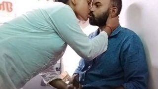 भड़कीली महिला की दुकानदार को हाथ से सुख देती हुई एमएमएस अश्लील वीडियो