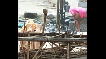 गर्म देसी बहन नहाते हुए सेक्सी