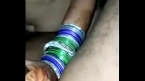 गर्म देसी बीवी का चुदाई का मजा दूसरों के साथ बांटा