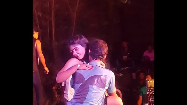 गर्म देसी नाचने वाली का बॉडी मूवमेंट