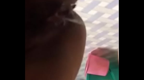 गांव की नई नवेली कुंवारी का पेशाब करने का मजा