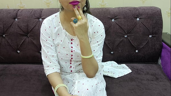 भारतीय देसी चूतड़ की गर्मी देखो, देसी कामुकता के दायरे में हाथ फेरकर अपनी गांड चुदवाओ
