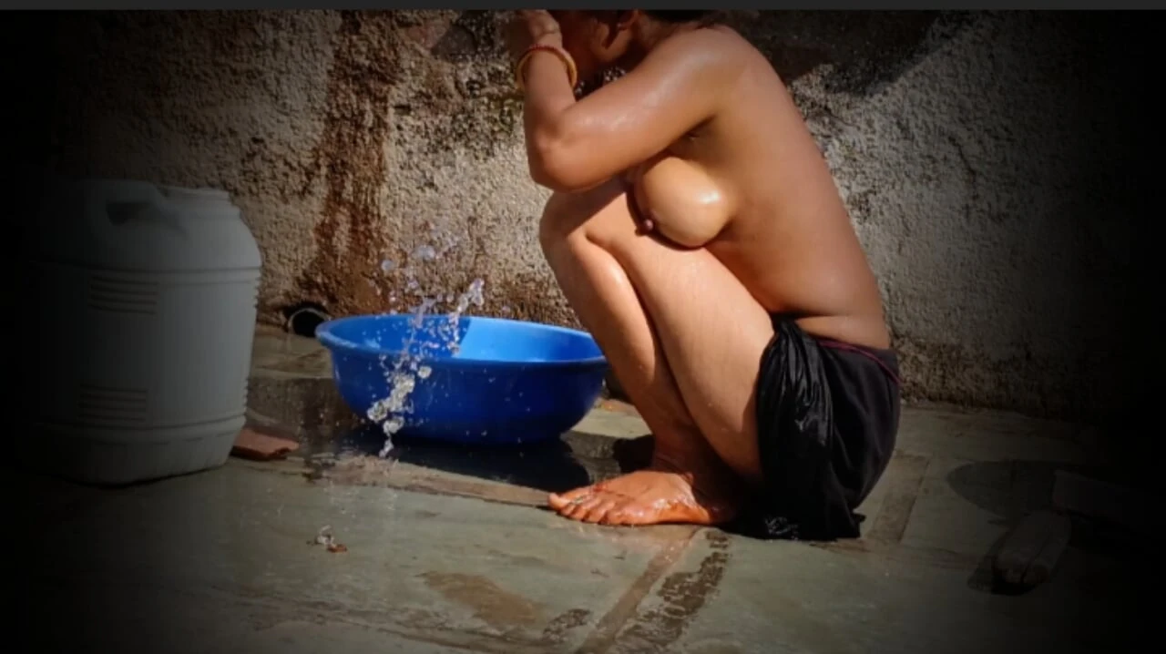 Outside The Outdoor House, In The Courtyard, The Stepsister Is Bathing Openly Completely Naked, The Very Beautiful Slender Waist, Big Boobs, The Beauty Is Showing Youth.