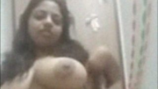 केरल की मुलायम चूत की नंगी सेल्फी वीडियो
