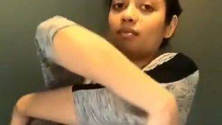 गर्म देसी लड़की निशा का कपड़े उतारने वाला वीडियो