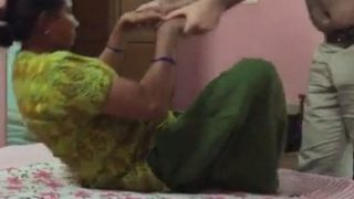 घर में रहकर नौकरानी के साथ सेक्स