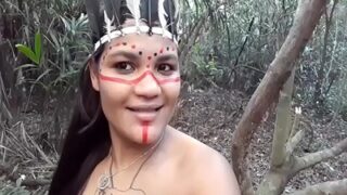 जंगल की उन्मुक्त युवती और शहरी लड़के का अश्लील आदिवासी संभोग वीडियो