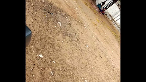 साड़ी उतारकर देसी अंदाज़ में नंगी हो जाओ