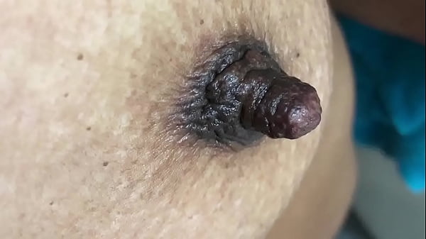 देसी चूचियों का तड़कता क्लोजअप