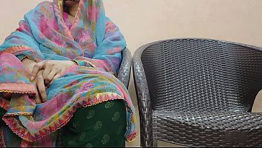 बेहूदा देसी लड़का चोद रहा है अपनी कामुक खाला को