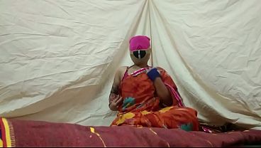 गर्म देसी आंटी के कपड़े उतारते हुए नंगा वीडियो